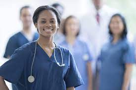 How much do nurses earn UK?